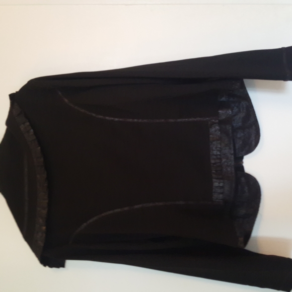 Black short zippered jacket with cute shiny detail - Picture 2 of 5